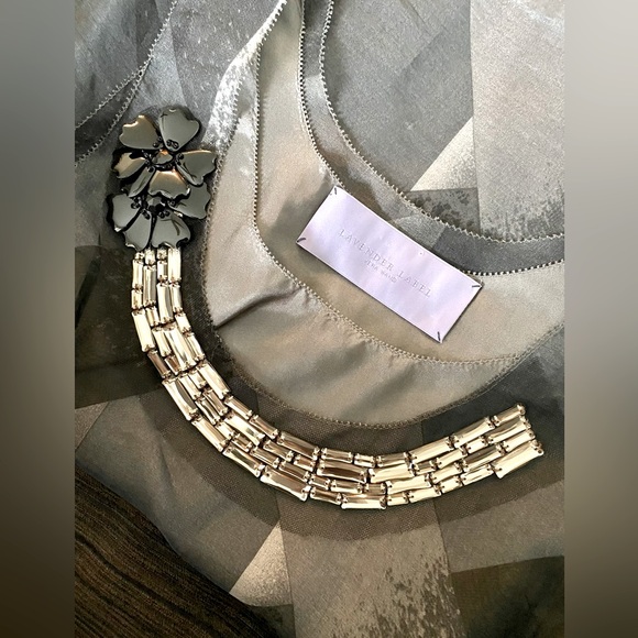 Vera Wang Lavender Label Grey 100% Silk Jewelled Top Blouse Size 34 *Like NEW* - Picture 3 of 3